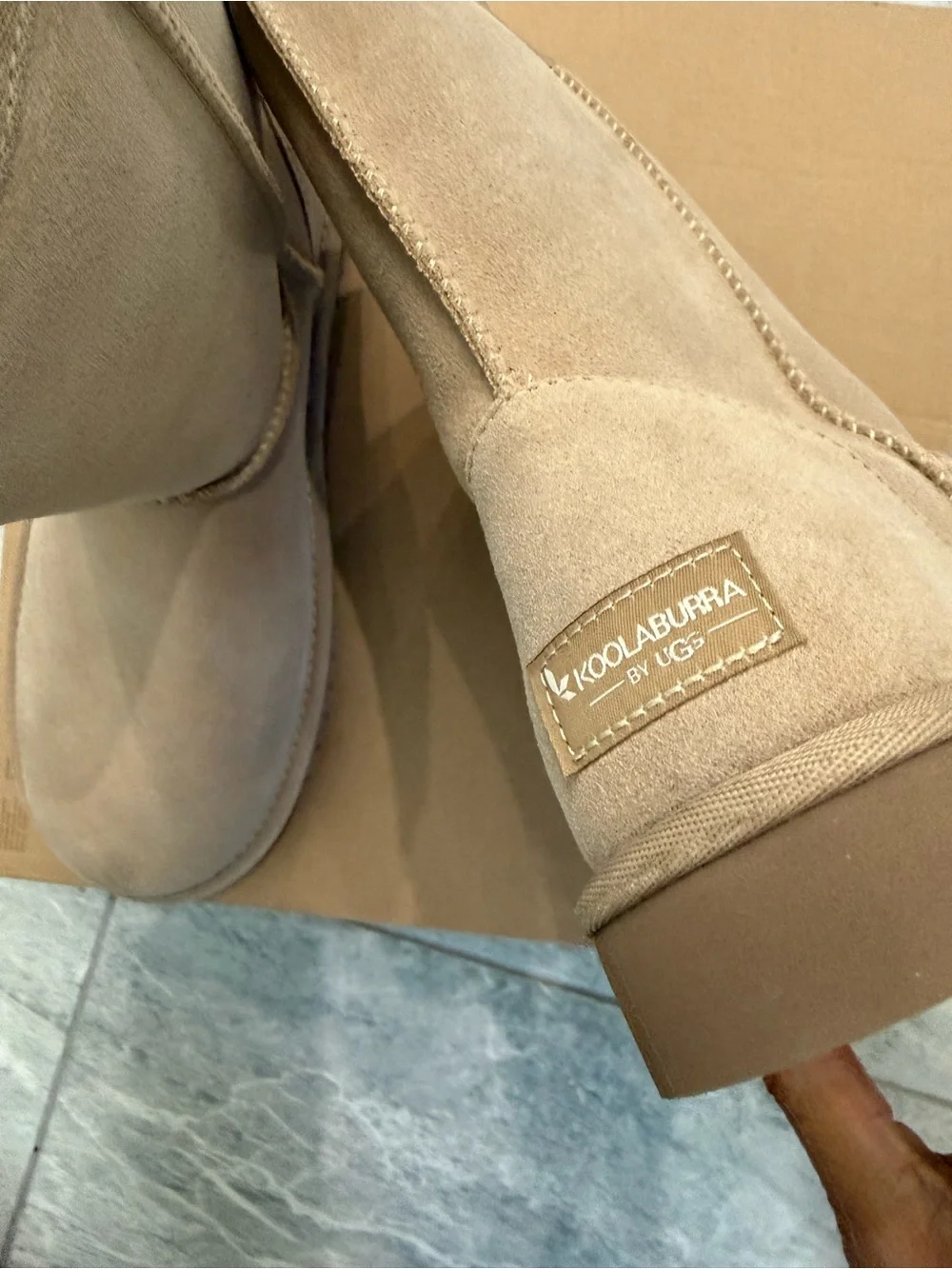 New womens Sz 9 Koolaburra Suede Shearling Boots
